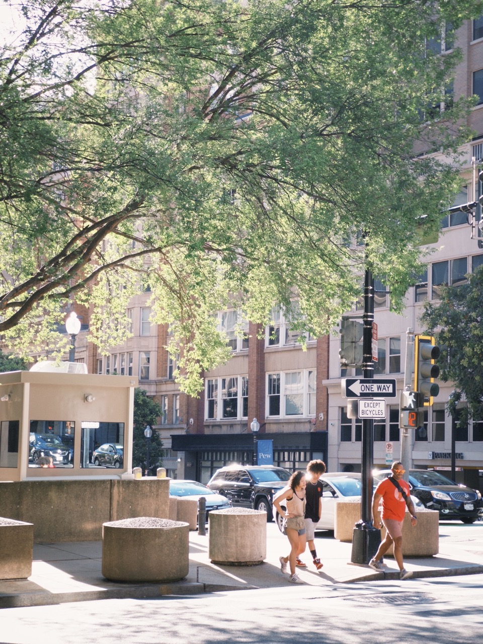 9th St NW